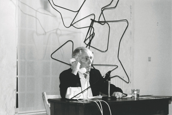 Bernard Heidsieck, 28 avril 2007, Dernière lecture publique, Centre d'Art et de Littérature de Philippe Coquelet, L'Échelle - © Françoise Janicot  ADAGP